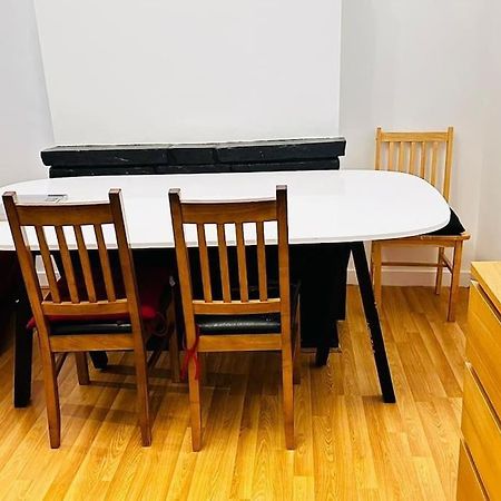 3 Bed House East London Home Exteriör bild