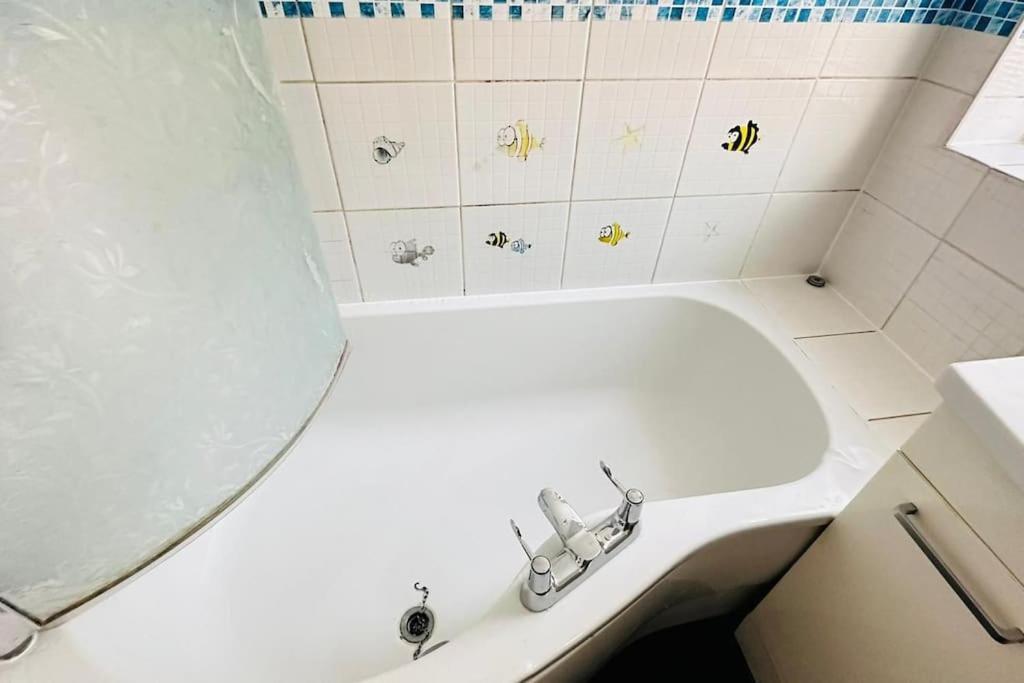 3 Bed House East London Home Exteriör bild