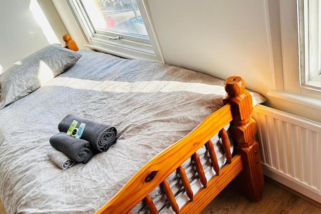 3 Bed House East London Home Exteriör bild