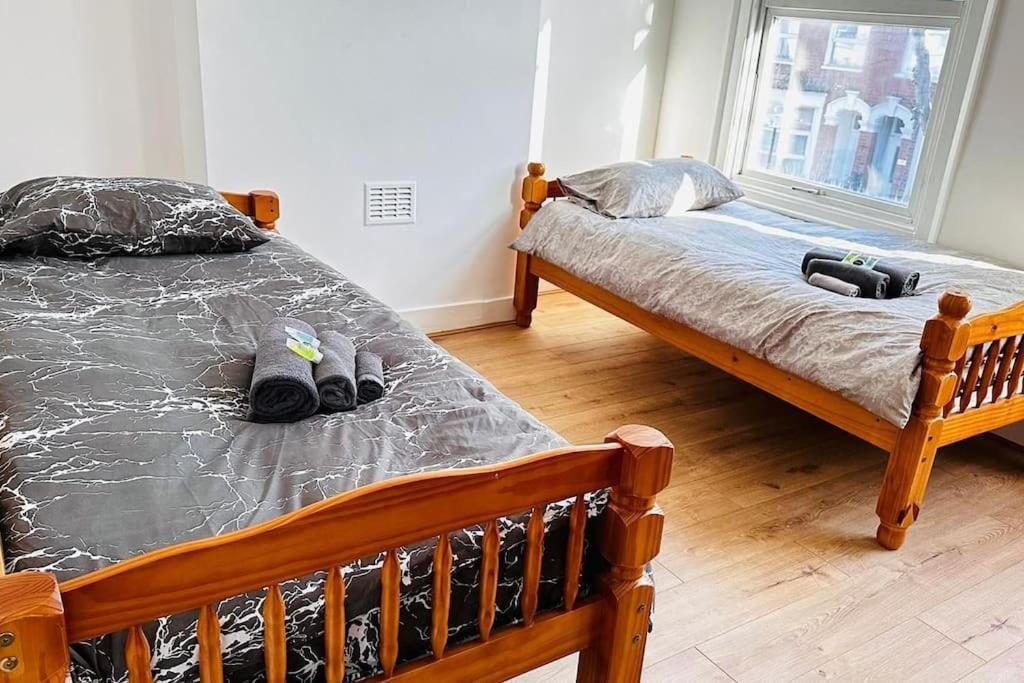 3 Bed House East London Home Exteriör bild