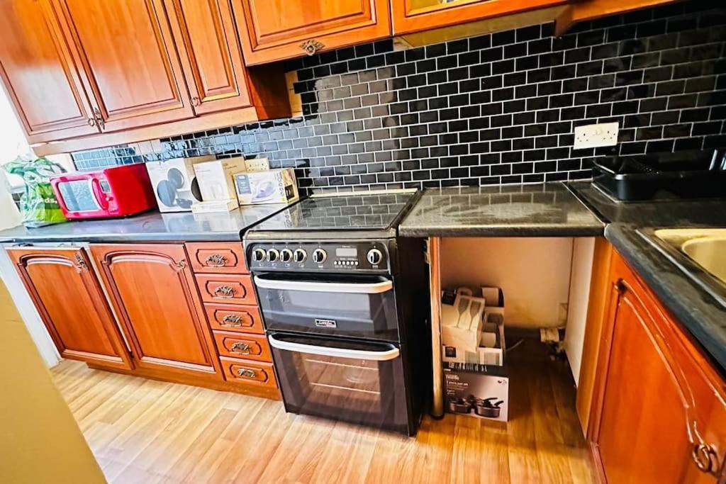 3 Bed House East London Home Exteriör bild
